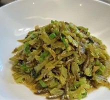 Stir-fried Wild Fish杂 with Bitter Melon