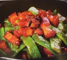 Braised Pork with Golden Hooks