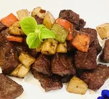 Black Pepper Beef Cubes with Mushrooms
