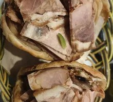 Peking-style baked flatbread with pork belly