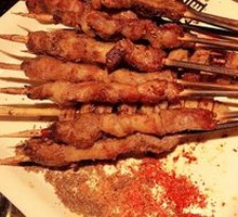 Charcoal-grilled Lamb Skewers