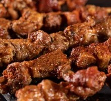 Charcoal-grilled Lamb Skewers