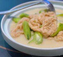 Hand-pounded fish balls with loofah