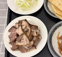 Pork Head Wrapped in Flatbread