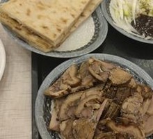 Braised Pork Belly Wrapped in Flatbread