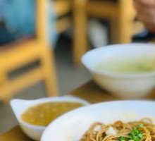 Stir-Fried Crab Roe with Fresh Shrimp Noodles