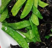 Wood Ear Mushroom and Snow Peas