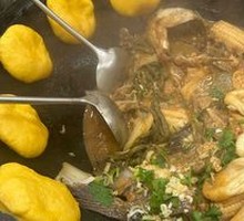 Clear Stir-Fried Snakehead Fish in Iron Pot