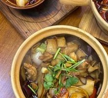 Braised Chicken in Clay Pot with Three Sauces