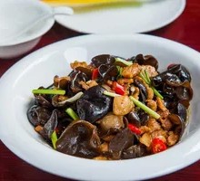 Black Mushroom Stir-Fry with Pork