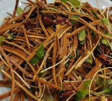 Tender fern sprout with black bean skin