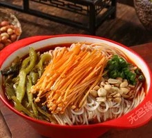 Spicy Rice Noodles with Enoki Mushrooms