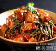 Stewed Pork with Dried Loofah and Beans
