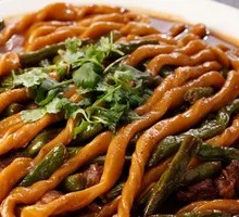 Stewed Spare Ribs with Green Beans and Steamed Bun