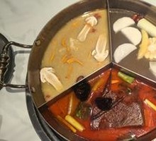 Sour Pickled Radish Hot Pot (Spicy)