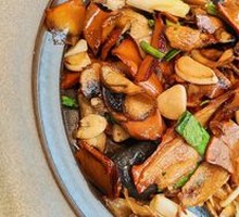 Stir-fried King Oyster Mushrooms with Black Trumpet