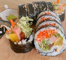 Vegetable Salad with Seaweed Rice Roll