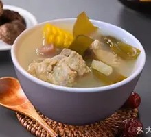 Seaweed and Corn Simmered Pork Bone Soup