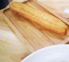 Tofu pudding with fried dough sticks
