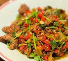 Stir-Fried Beef with Yellow Onion