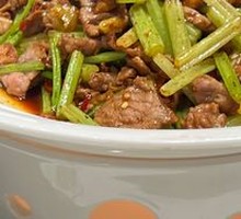 Stir-Fried Beef with Yellow Onion