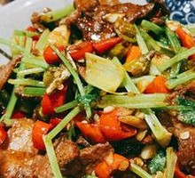 Stir-Fried Beef with Yellow Onion