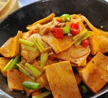Spicy Pot-Braised Tofu with Leaves