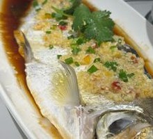 Steamed Bighead Carp with Yellow Pepper Sauce