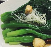 Steamed Bok Choy in White Sauce