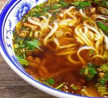Shaanxi-style Spicy Meat Sauce Noodles