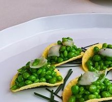 Hand-peeled嫩豆 with dried lily and apple