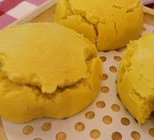 Yellow Steamed Dumplings