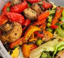 Thyme-Infused Bell Pepper with Balsamic Mushrooms