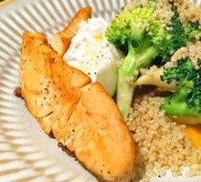Pan-seared Salmon with Broccoli and Pumpkin Sauce Salad