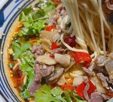 Sichuan-style Spicy Chicken Offal Noodle Soup