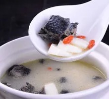 Braised Black Chicken Soup with Chinese Yam and Red Dates