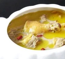 Stewed Chicken Soup with Fish Maw and Scallop