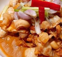 Red Onion Chicken and Fish Hot Pot