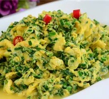 Stir-fried eggs with chives