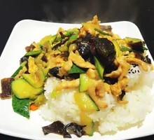 Wood Ear Mushroom and Pork Noodles