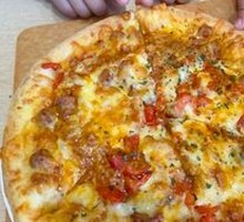 Classic Italian Meat Sauce Pizza