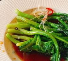 Steamed Bok Choy in White Sauce