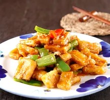 Crispy Fried Tofu with Sweet and Sour Sauce