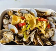 Spicy Drunk Clams