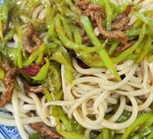 Spicy Pepper and Pork Noodles