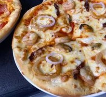 Seafood Pizza