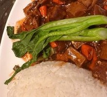 Black Pepper Beef Cubes with Rice