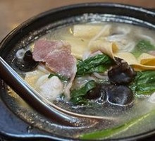 Crossing-the-bridge Rice Noodles