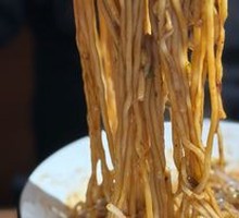 Meat丁 Fried Noodles with Sauce