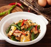 Spicy Pepper and Egg Stir-fry with Pork